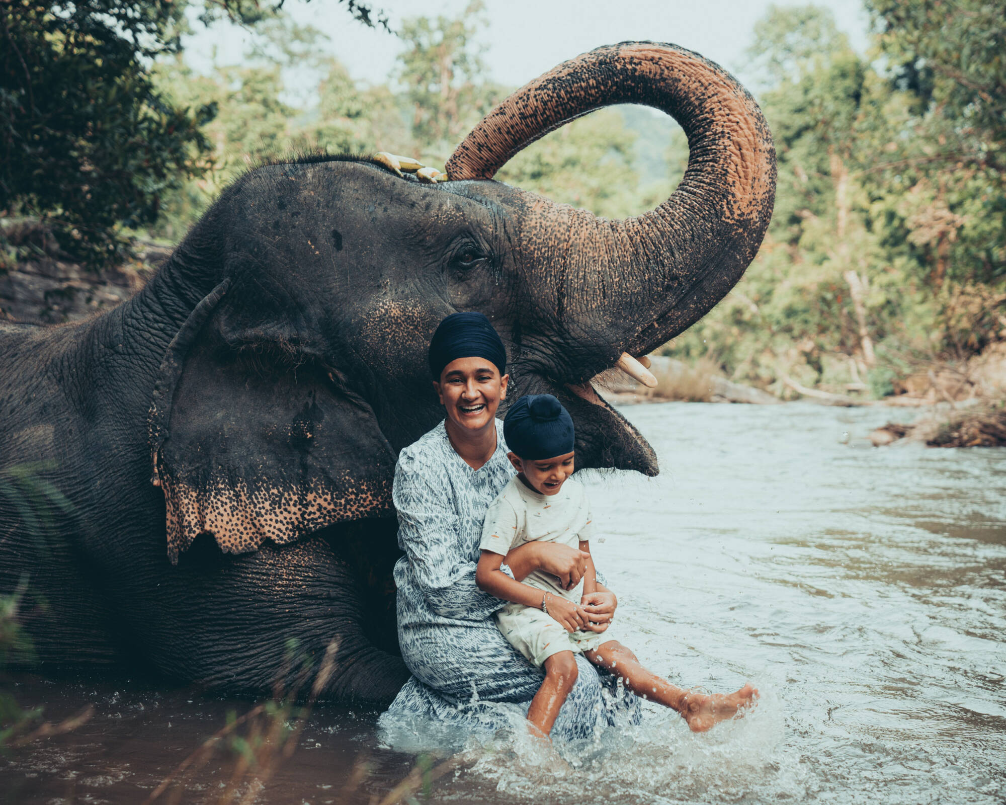 Family with an elephant - Chiang Mai