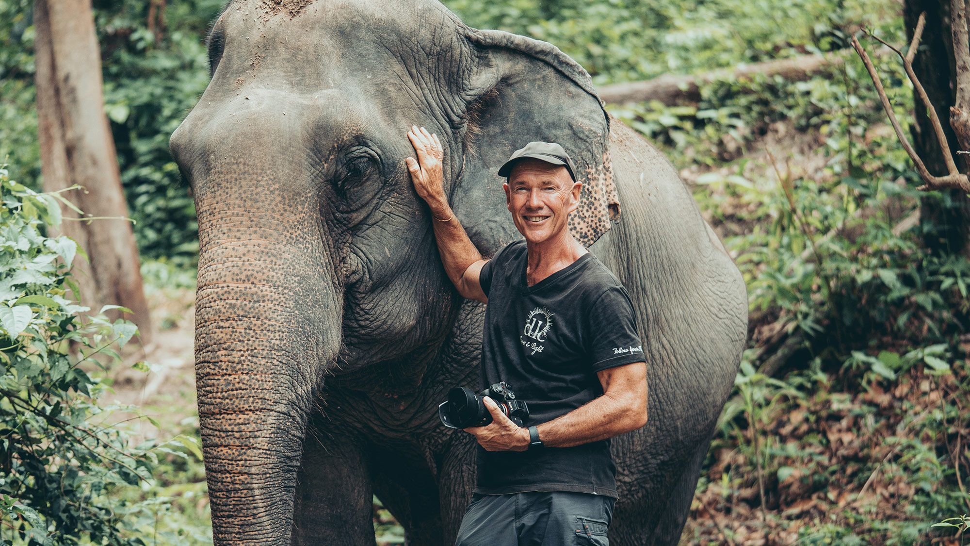James de la Cloche - Chiang Mai elephant photographer